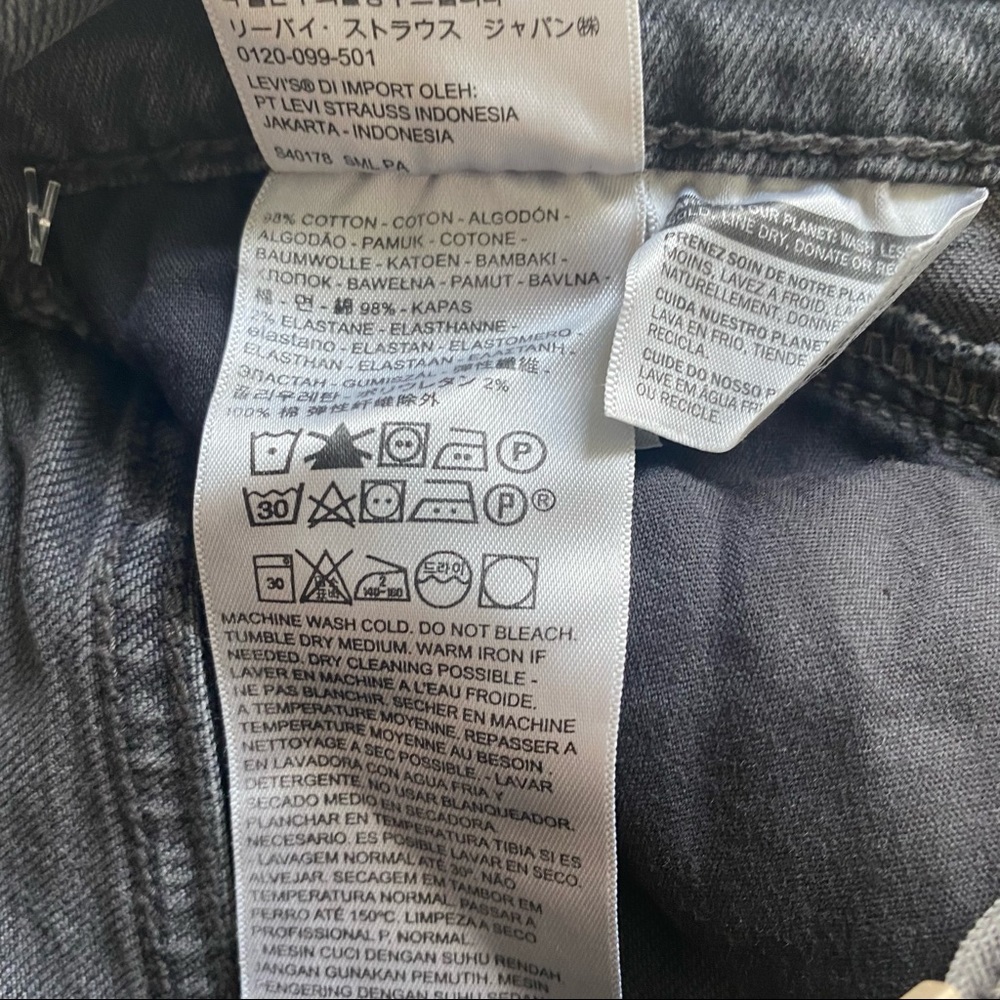 Levi’s High Rise Jean Shorts - Picture 11 of 12